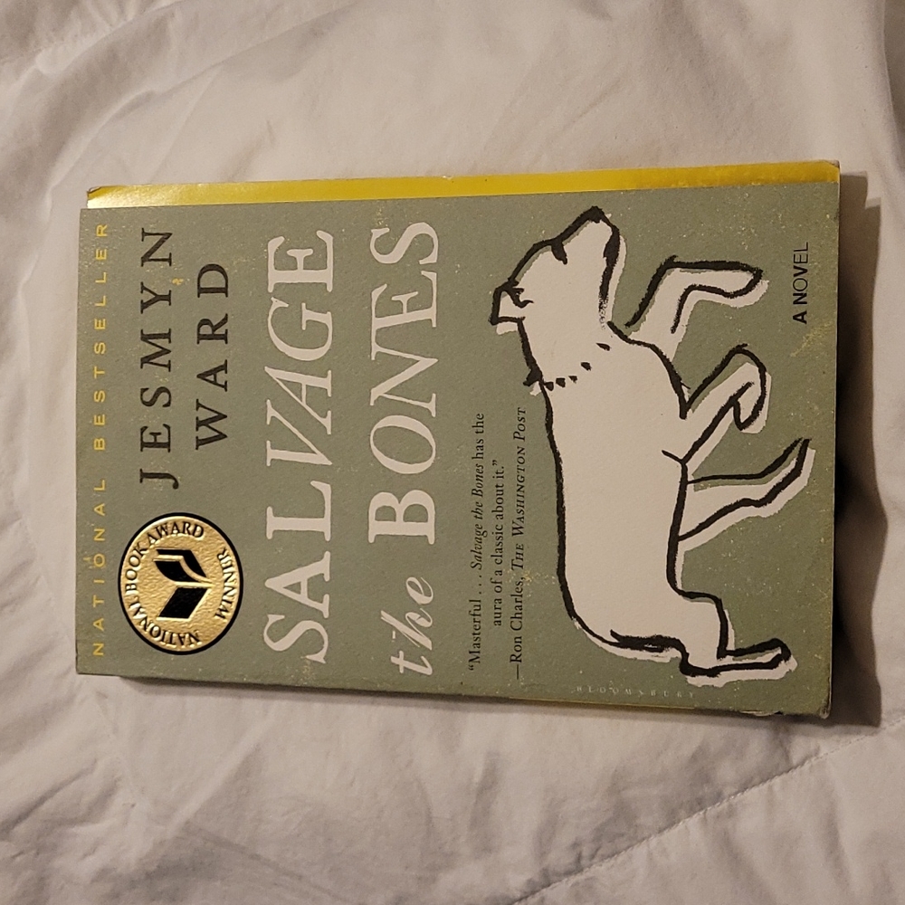 Salvage the Bones Jesmyn Ward paperback Novel